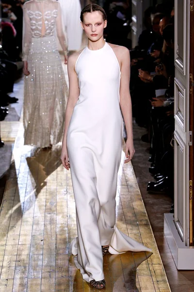 Look 10